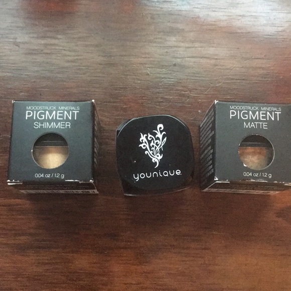 Younique mineral pigment shadows